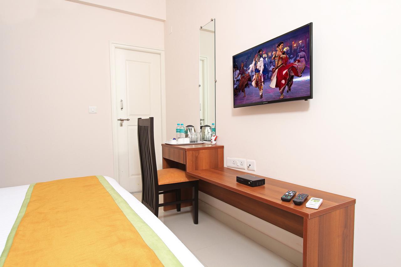 Arra Suites Kempegowda Airport Hotel Bangalore Exteriör bild